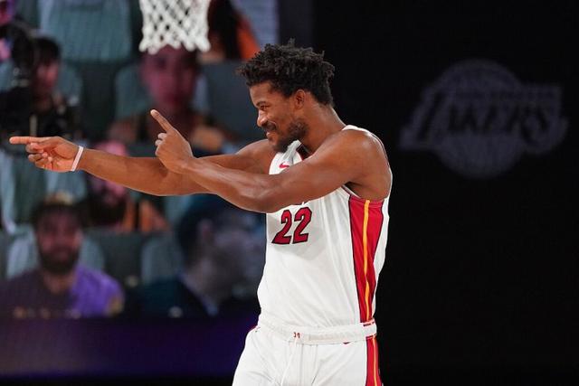 伊卡尔迪晒旺达视频：她闯入我家骚扰了我2小时